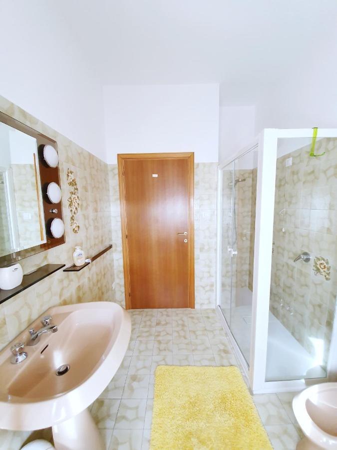 Affittacamere Zona Caserma-Stazione Φολίνιο Εξωτερικό φωτογραφία