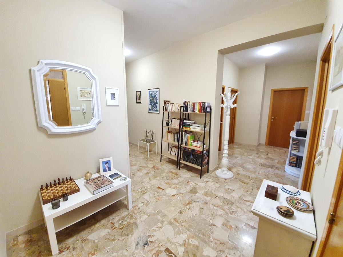 Affittacamere Zona Caserma-Stazione Φολίνιο Εξωτερικό φωτογραφία